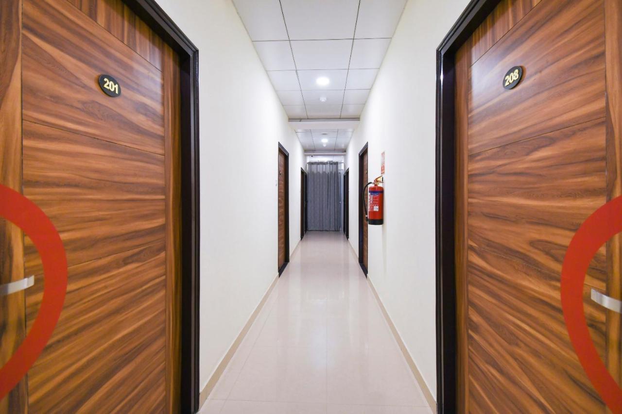 Capital O 70097 Sudha Inn Lucknow Dış mekan fotoğraf
